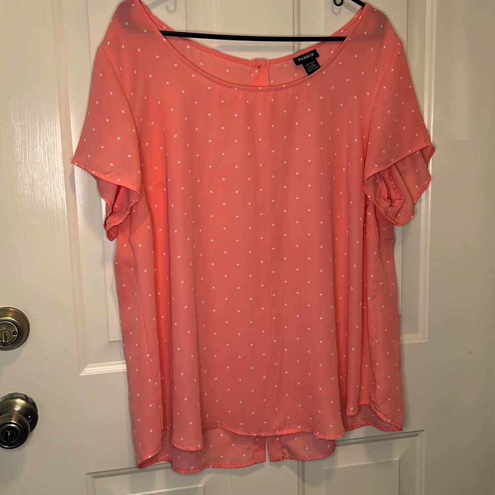 Torrid blouse peach with white polk a dots buttons down in the back